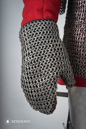 Flatring Riveted Padded Chainmail Mittens 9 mm steel oiled